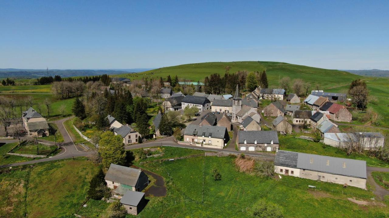 Auberge Du Cezallier Montgreleix Экстерьер фото